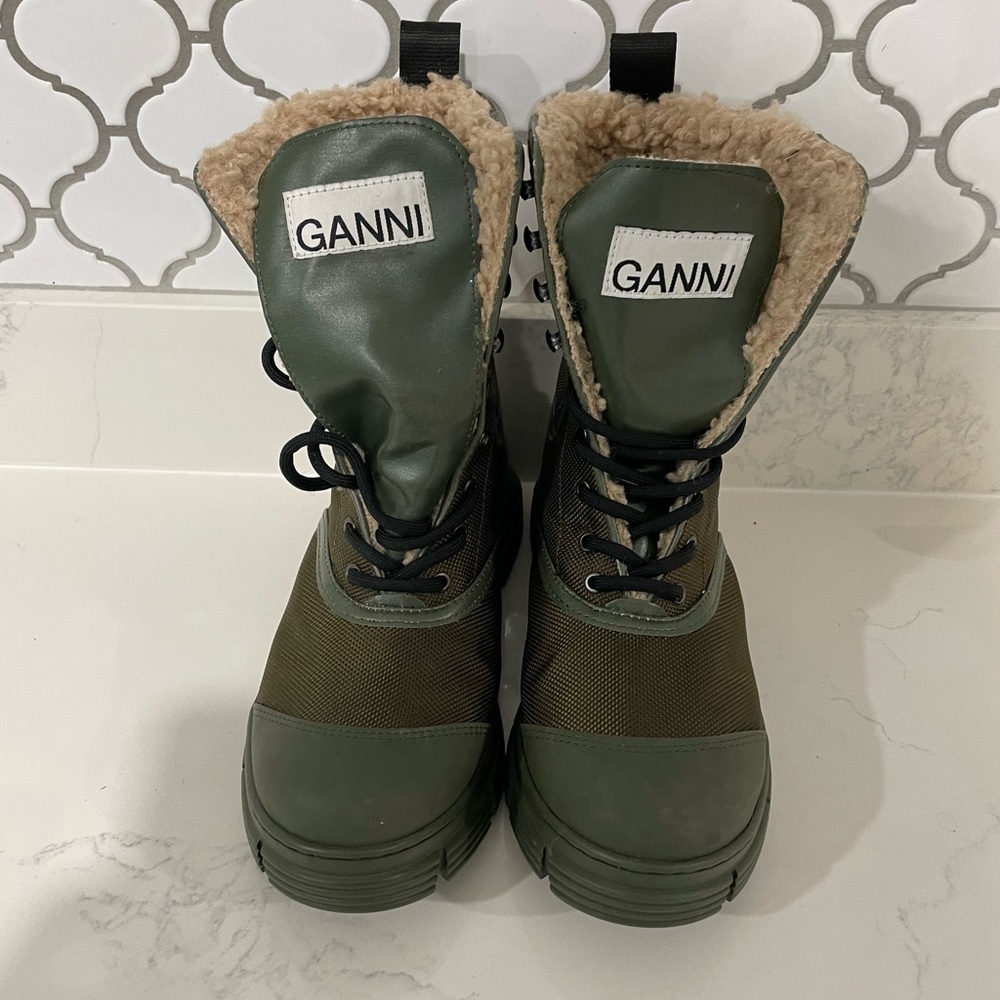 Ganni women’s fleece boots. Size 38